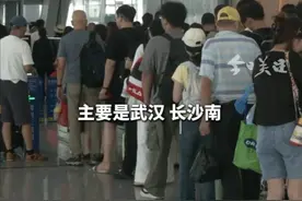 广东汕头已于8月13日9时28分，将台风预警信号升级为黄色。汕头站部分列车停运或变更运行区段，部分正常运行的列车可能出现不同程度的晚点，请旅客出行前留意12306短信通知和车站公告。（广东台汕头记者站）