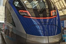 全球首辆，山东制造！9月18日，山东青岛，时速200公里全自动运行中国标准智能市域列车亮相2025中国国际城市轨道交通展览会。“符合GoA4全自动驾驶等级，完全自主研发。”