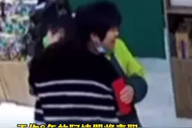 工作8年的阿姨即将离职，老板娘深感不舍 与阿姨相拥落泪，“阿姨陪我一无所有到小有成就，是家人般的存在”#暖心视频封面