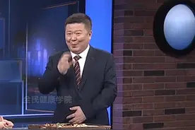 晒背除湿火了 并非人人都适合 时间有讲究 #晒背 #晒背打卡视频封面