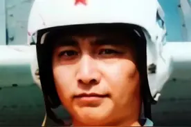 我们不曾忘记编号81192，23年过去，山河已无恙！2001年4月1日，王伟为保卫祖国领空，遭美机撞机被迫跳伞坠海，壮烈牺牲。81192，无法返航。#王伟烈士牺牲23年了 #，我们从未忘却。你的精神，永远刻在祖国的海天！#呼叫81192 #视频封面