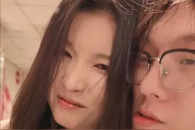 喜欢的人盯着呢你看真的会害羞么 #情侣日常 #眼神移不开是真的 #一定要看到最后视频封面