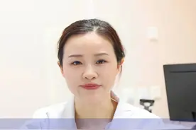 孩子中暑了第一时间喝藿香正气水吗？其实是不对的，我们可以这样处理#中暑  #儿童  #皮肤  #热射病  #科普视频封面