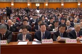 政府工作报告：制定实施教育强国建设三年行动计划  扩大高中阶段教育学位供给  逐步推行免费学前教育视频封面