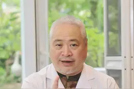 男性大腿内侧长红斑，奇痒无比，可以这样简单处理！ #股癣 #皮肤 #科普#特比萘芬喷雾 #硬核健康科普行动