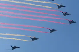 大数据懂你！九三阅兵飞机拉彩烟纯享版来了，供你分享收藏#快看祝晚安