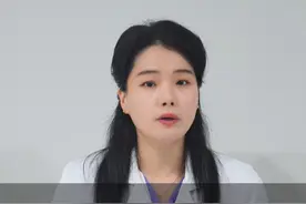 脱发和正常掉发的三点不同，发际线逐渐升高