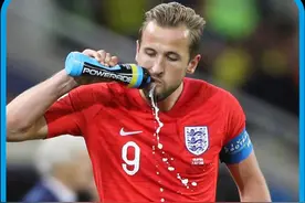 球员补水时将水吐出来的真正原因 #足球 #足球的魅力 #唯有足球不可辜负 @DOU+小助手