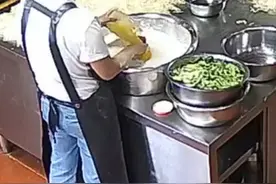 后厨监控画面曝光！7月8日，甘肃天水通报幼儿血铅异常事件，幼儿园园长和投资人同意后厨网购彩绘颜料，稀释后用于部分食品制作。251名幼儿已全部检测，血铅异常233人、正常18人。园长朱某琳等8人被刑拘！#天水幼儿园 #幼儿园铅中毒 #监控画面曝光 #铅中毒幼儿园后厨监控画面曝光