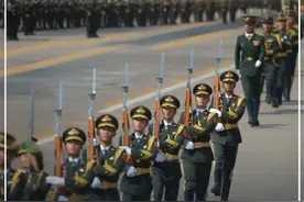 礼宾枪是真枪吗，为何要安装刺刀，究竟能不能发射子弹？    #军事科技 #军事科普 #军事迷 #大国重器 #军事爱好者