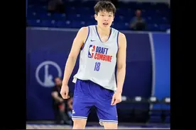 杨瀚森联合试训发挥出色，看一看他和9号秀扎克埃迪的数据对比！视频封面