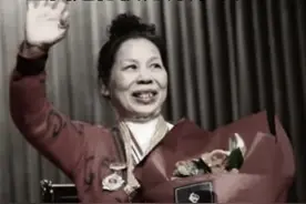 一路走好！今天1时33分，全国道德模范“板凳妈妈”许月华因病去世，享年69岁。视频封面