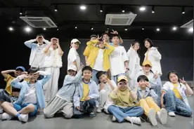这溢出屏幕的青春感！ZAHA NOVA帅气演绎#bts #butter视频封面