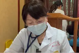 孩子咳嗽断断续续三个月，吃了水果又开始一阵阵干咳，护理要注意这些#孩子咳嗽老不好 #咳嗽视频封面