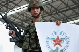 你们要的军校版甩海报应援挑战来啦 #甩海报 