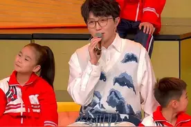 春晚蹲一个专属毛不易的治愈 毛不易春晚演唱《如果要写年》太治愈了，句句不提年，句句都是年。