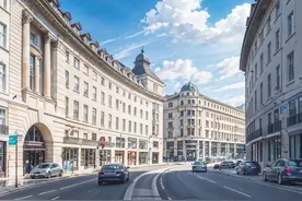 无需复杂操作，一句话即可轻松P图