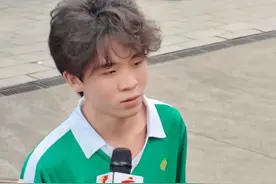 直击2025高考现场  广东高考作文难不难？#考生 “挺难的vs好可以”#2025高考  #高考作文 #广东dou知道 #2025高考作文题