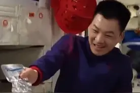 航天食谱上新了！7月15日，搭载#天舟九号 货运飞船的长征七号遥十运载#火箭 ，在我国文昌航天发射场成功发射。麻婆豆腐、番茄鸡蛋、素三鲜......本次随天舟九号上行的#航天食品 ，总量超1.5吨，种类达190多种。点赞！