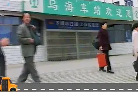 1997年的乌海火车站，门口的红色出租车你还记得吗？#张小黑录像厅 #火车 #乌海 视频封面