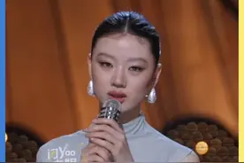闪YAO文娱｜单依纯在《歌手》遇见从未预想过的自己，未来“拭目以待”。#歌手 #单依纯