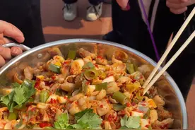 村超全国赛就是一场大型美食自助，凯里村超现场根本吃不完！#贵州村超  #凯里村超  #2025贵州村超全国赛  #凯里视频封面