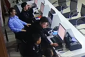 3岁女孩走丢，萌言萌语逗得民警乐呵呵视频封面