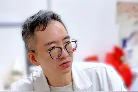 脚踝韧带撕裂疼的不能走路，医生：出现这种扭伤一定要小心 #脚踝扭伤 #韧带断裂 #距腓前韧带断裂 #上海十院关节中心视频封面