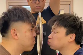 和好朋友面对面互相看！真的能忍住不笑吗？ #峻宁峻宁 #结尾才是重点 #憋笑挑战视频封面