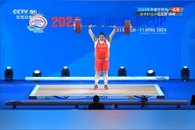 举重世界杯女子87公斤以上级决赛，中国选手、奥运会冠军李雯雯抓举145公斤，领先第二名15公斤；挺举180公斤，领先第二名14公斤；总成绩325公斤，领先第二名29公斤。以巨大的优势夺得抓举、挺举、总成绩三枚金牌！#李雯雯 #李雯雯包揽三金 #李雯雯举重世界杯包揽3金视频封面