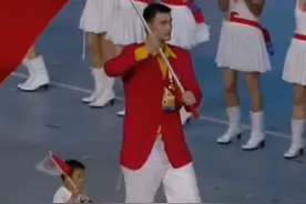 回顾历届夏季奥运会开幕式中国队旗手。一起期待中国健儿在巴黎奥运会的表现，中国队加油！#奥运会 #回忆经典 #2024巴黎奥运会视频封面