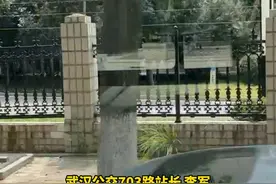 武汉的“公交飞车”已成过去，公交限速让乘坐体验更舒适，“从安全上保护乘客和驾驶员”（王中豪 曹欧 ）#湖北dou知道视频封面
