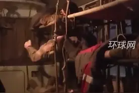 256名乌军放下武器走出亚速钢铁厂，其中51人为伤员视频封面