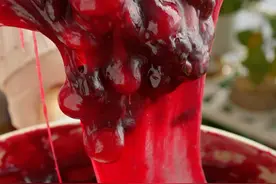 新年开工的第一份甜品#夏威夷果树莓软糖 #新年开工第一餐 #心动春节 #心动年味 #跟着抖音学做菜视频封面