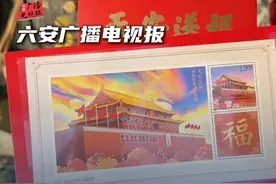 永远别低估中国人的爱国情怀，龙应台在香港大学演讲时，不知《我的祖国》怎么唱，全场观众齐声唱给她听#爱国  #正能量  #天安门 #新年礼物视频封面