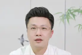 阿尔茨海默症有什么临床表现？ 阿尔茨海默症是一道难解的问题，病因如今尚不太清楚，多认为与遗传有关，目前没有特效的治疗方法。#阿尔茨海默症 #阿尔茨海默症老人 #医学科普 #失忆 #遗忘视频封面