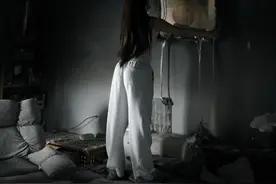 出门一定要拔充电器！女子没拔充电器，出门回来发现家里烧光，在“废墟”中拍照记录，“还没想好怎么跟父母说”。#充电器 #安全 #火灾视频封面