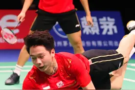 跟我比帥！门都没有！男双大战秒变喜剧人，解说笑到停不下来 #羽毛球 #出手即证明 #哈哈哈娱乐一下😂😂😂 #搞笑 #羽球人视频封面