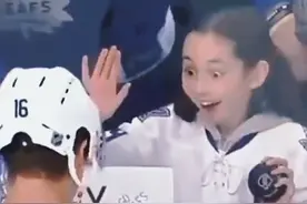 体育的温度不只有感动！偶像的力量，点亮孩子眼里的光#冰球 #感动瞬间#榜样的力量 视频封面