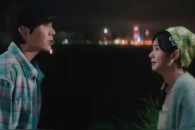 #郑合惠子左凌峰两张嘴怎么说都是错 郝家再现“内乱”，“渣男”之名从天而降，徐小梨（郑合惠子 饰） 和郝楂（左凌峰 饰） 究竟谁说的是真相？请大家帮忙作证，还郝楂一个清白！#电影真爱营业 甜蜜笑映中！