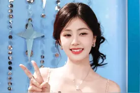 #白鹿 和粉丝鹿茸们简直是一群"浪漫疯子"！鹿鹿没时间也要赶来看鹿茸准备的无人机表演，鹿茸也给了鹿鹿最美的烟花秀！真的太好哭了！怎么会有你们这么双向奔赴的情谊啊！#粉丝 #生日快乐 #感动瞬间 #暖心