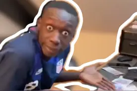 #面瘫哥这下彻底面瘫了 #TikTok著名网红面瘫哥被捕 拥有1.6亿粉丝的“面瘫哥”拉梅（KhabyLame），因签证过期逾期居留被美国移民官员逮捕，随后获释并自愿离境。他于4月30日入境美国，但签证过期后仍滞留，最终在内华达州拉斯维加斯哈利瑞德国际机场被逮捕。