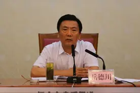 “内鬼”岳德川，被开除党籍！#通报 #内鬼 #打虎拍蝇视频封面
