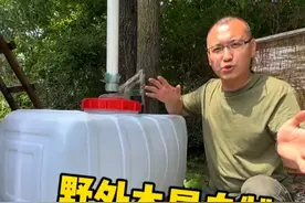 木屋雨水收集器 野外用水不方便，收集雨水成为可靠的淡水来源，大家还有其他背的什么好方法吗 ？#荒野建造 #野外建造 #野外生存 #户外 #露营