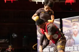 @张伟丽—黑虎搏击 赛前公开训练，点燃全场气氛！#张伟丽vs苏亚雷斯 #UFC312