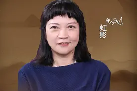 作家虹影：幼年我就知道了男人不可信 作家 #虹影  ：我在长江边长大，夏天经常会跑到江边看淹死的ST，那时我就感受到了男女的不同：男性通常面朝下，而女性则面朝天。那时候我就开窍了，觉得男人不可信。#婚姻  #男女关系