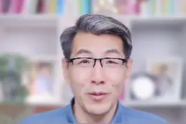 如何鉴别宝宝晚上睡觉穿衣盖被的厚度#金牌育言家 #老师请解答 #宝宝穿衣 #育儿 视频封面