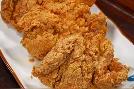 每次孩子想吃炸鸡腿，我都是自己买两个鸡腿在家给他做。外酥里嫩做法简单又干净放心 #炸鸡腿视频封面