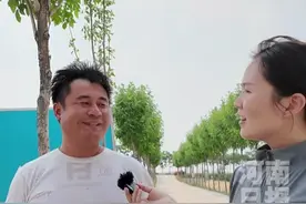 用车轮丈量中国粮仓！#新疆跨区机手20年更换20多辆收割机   
三年前，盛红超和河南、安徽的几位机手一起，组成了一支10人左右的车队。麦收之时，他们风餐露宿、日夜奔波，追着麦浪一路向北！（记者 刘晓阳 时文静 孔昊）
#又是一年麦收季视频封面