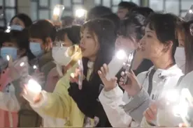 3月6日河南兰考，43名辅导员妇女节前唱《夜空中最亮的星》，祝福全校女生节日快乐！#河南dou知道 视频封面